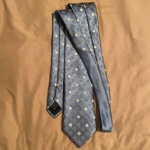 Ermenegildo Zegna blue alternating medallion silk tie in perfect condition.